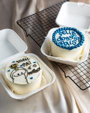 Bentô cakes de coração com frase e rosas vermelhas