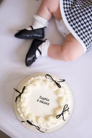 Bentô cake branco vintage com lacinhos pretos