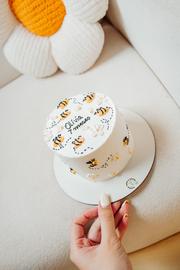 Bentô cake com desenhos de abelhinhas