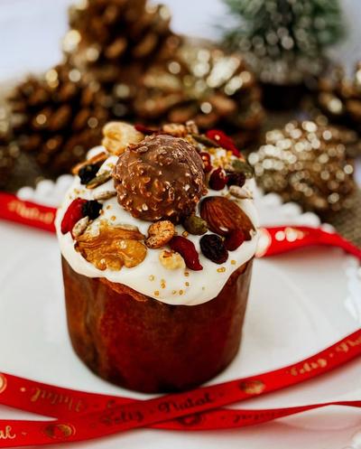 Panetone recheado da Auris com cobertura de chocolate e bombons